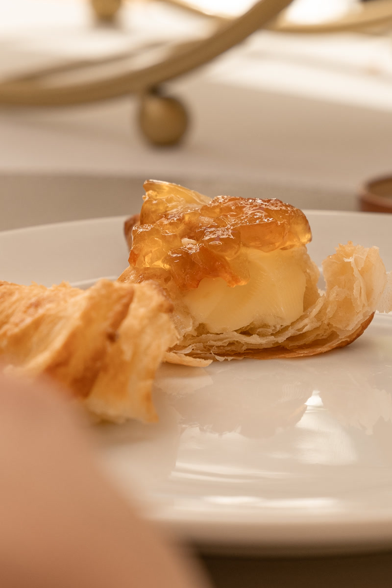 Le croissant et la confiture du matin