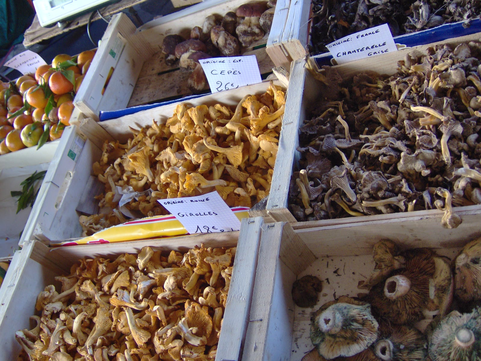 Étal du marché du mercredi de Salon-de-Provence